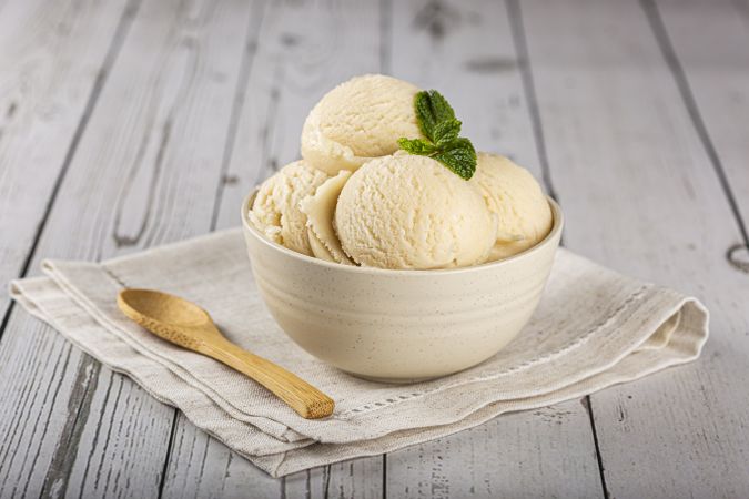 Bowl with vanilla ice cream balls.