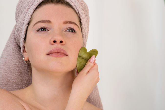 Facial skincare with natural stone