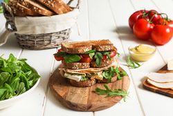 Sandwich with vegetables and cheese