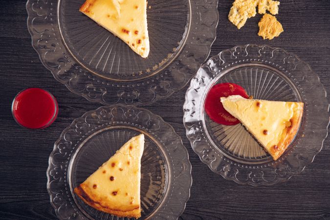 Baked cheesecake with red jam in glass plate