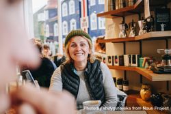 Smiling woman in cozy cafe 5lX3m5