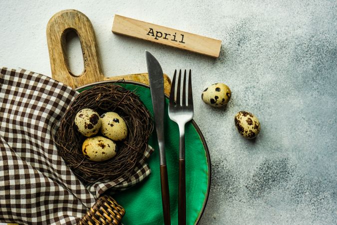 Easter table setting with decorative quail eggs