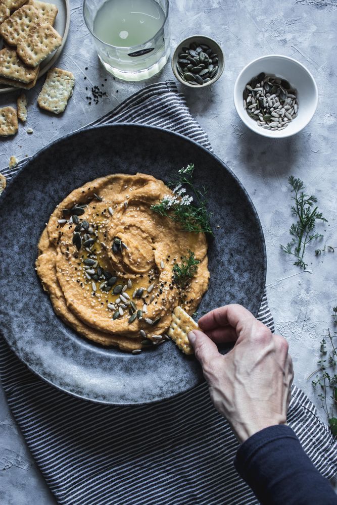 Baked carrots hummus