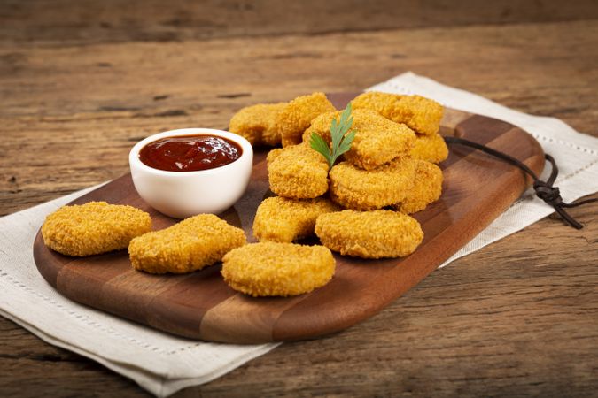 Fried chicken nuggets with ketchp and rose sauce.