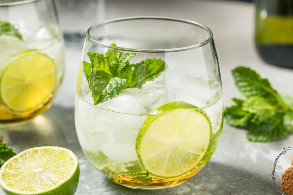 Sparkling Refreshing Hugo Cocktail