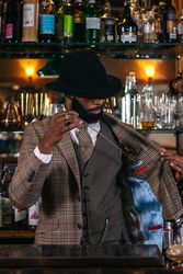 The elegance of mix: a bartender with attitude