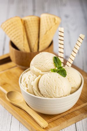 Bowl with vanilla ice cream balls.