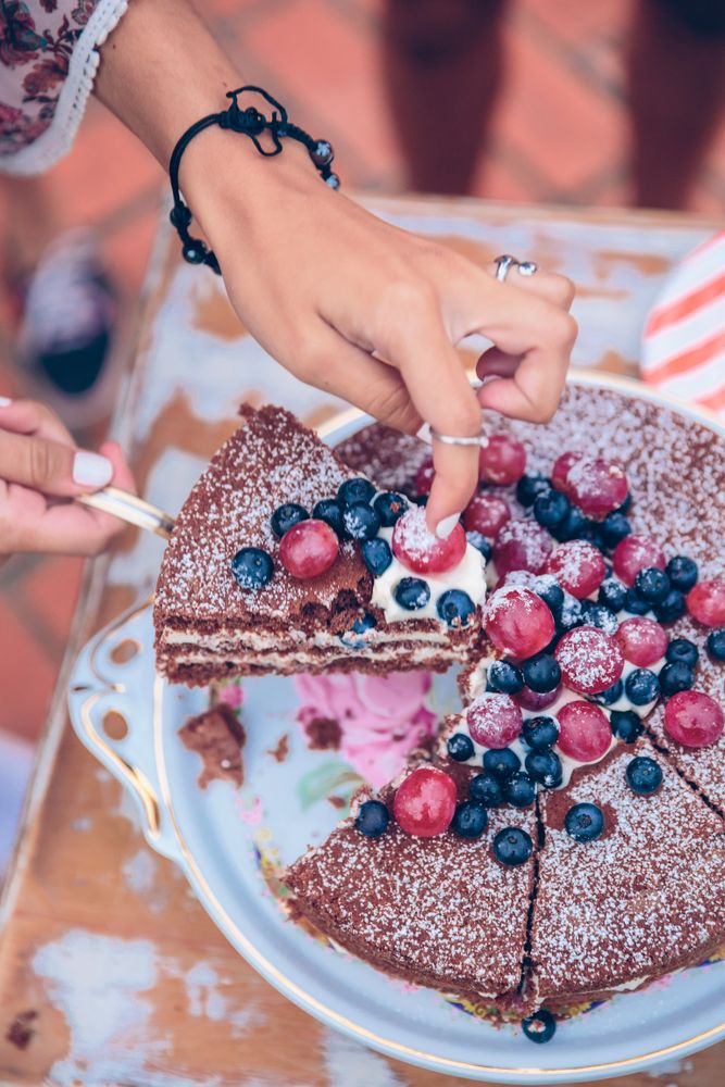 Person with piece of cake in a summer barbecue