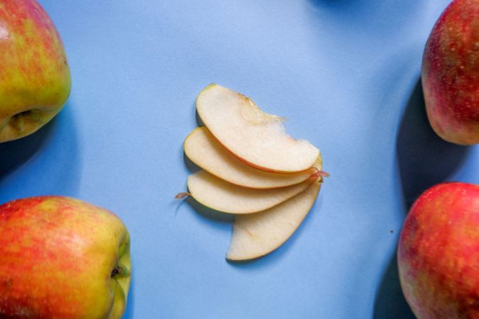 A split apple with a blue background, a perfect photo for a food flogger