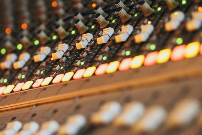 Equalizer instrument in a studio