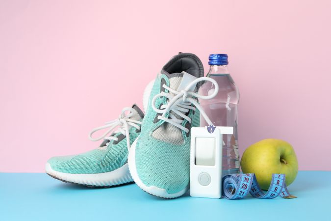Concept of a healthy diabetic on pink background. Sports diabetic