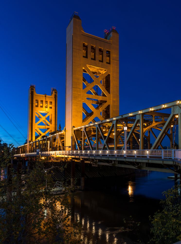 Tower Bridge of Sacramento illuminated at dusk