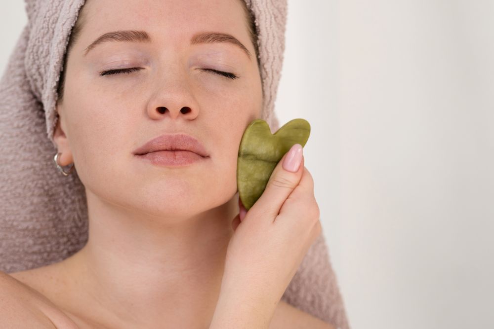 Facial skincare with natural stone