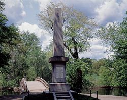 Old North Bridge and the Daniel Chester French monument, Concord, Massachusetts 1bEJM0
