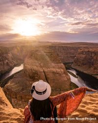 Woman sitting beside the horseshoe bend  in Glen Canyon National Recreation Area in Arizona,USA 5wGp65