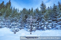 Wooden cross in winter scenery bGgWAb