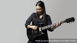 A female rock musician playing the electric guitar 5nggy2