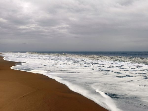 strong sea waves hitting the shore at fort kochi
