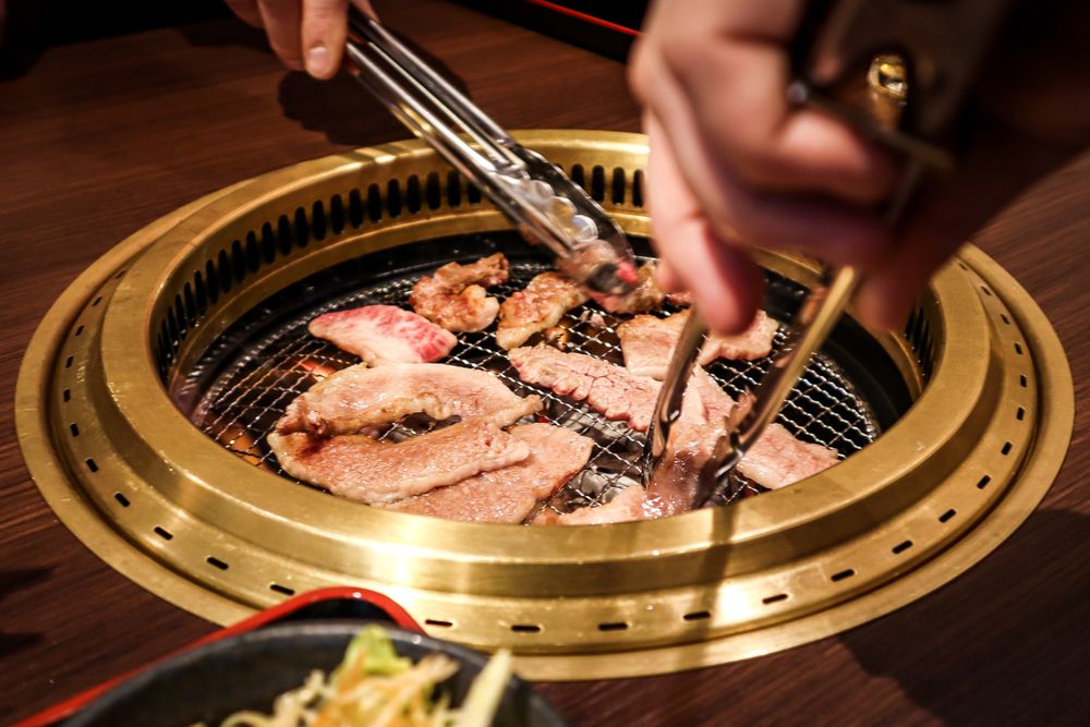 Cropped image of chef preparing Japanese food