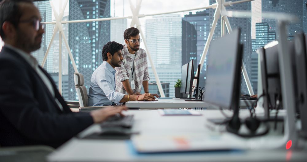Software Engineer Talking with a Project Manager During a Meeting. Teamwork in a Modern Corporate Office