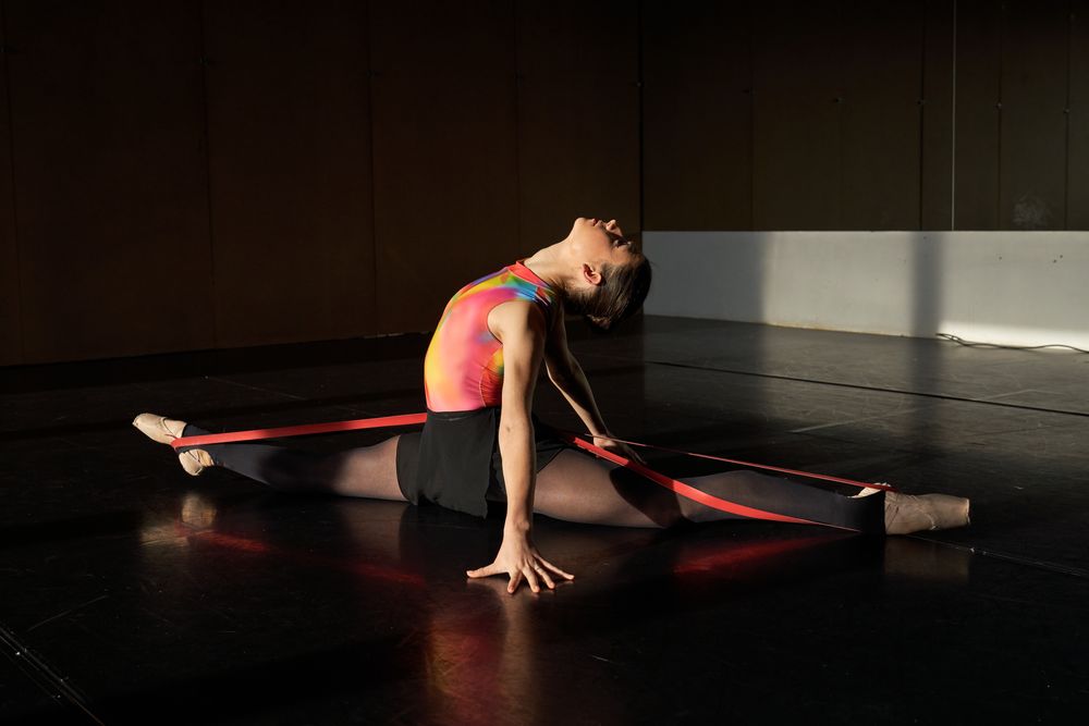 Warm-up and rehearsal of a professional ballet dancer