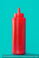 Ketchup plastic bottle isolated on a blue background 0PjEXm