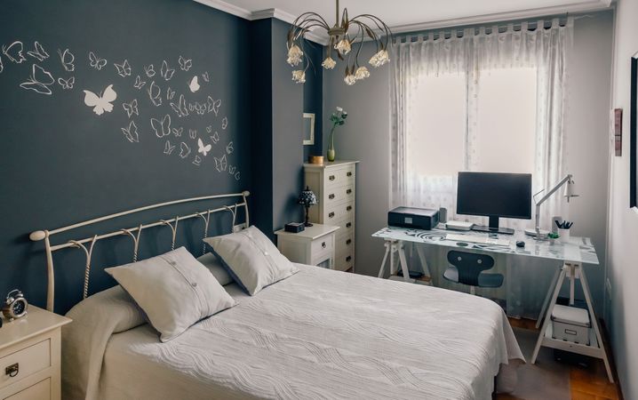Double bedroom with home office