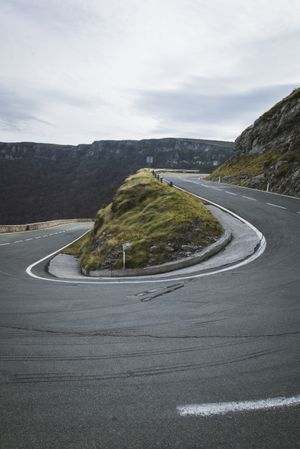 Road leaning between mountains