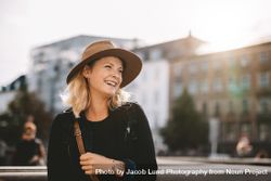Smiling female tourist wearing hat 4NEMde