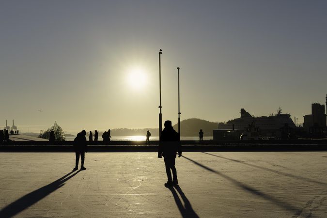 Silhouettes of people on an icy Norwegian day