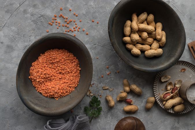 Bowls with lentil and peanuts