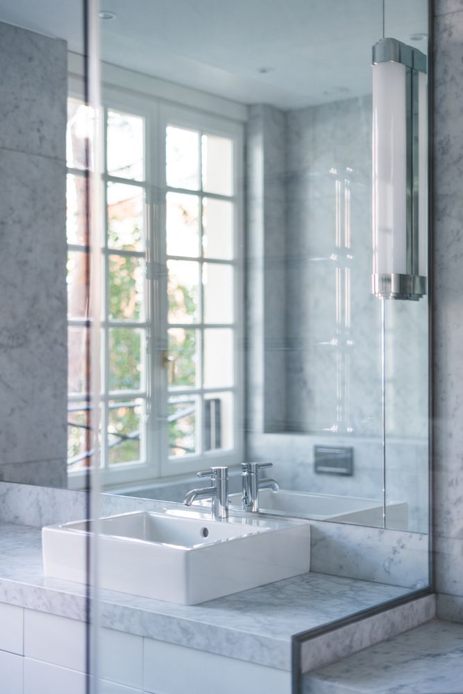 Water tap and sink and in contemporary bathroom