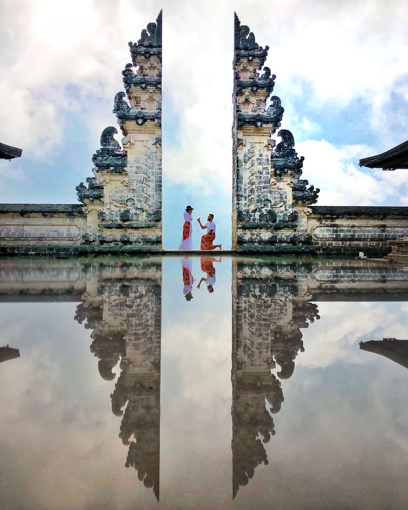 Man proposing to a woman at the Penataran Lempuyang monument