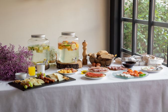 Beautiful table setting with tasty dishes