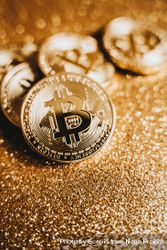Bitcoins laid on gold surface in close-up 5RXVBb