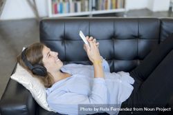 Beautiful young woman listening to music at home 5zr7eQ