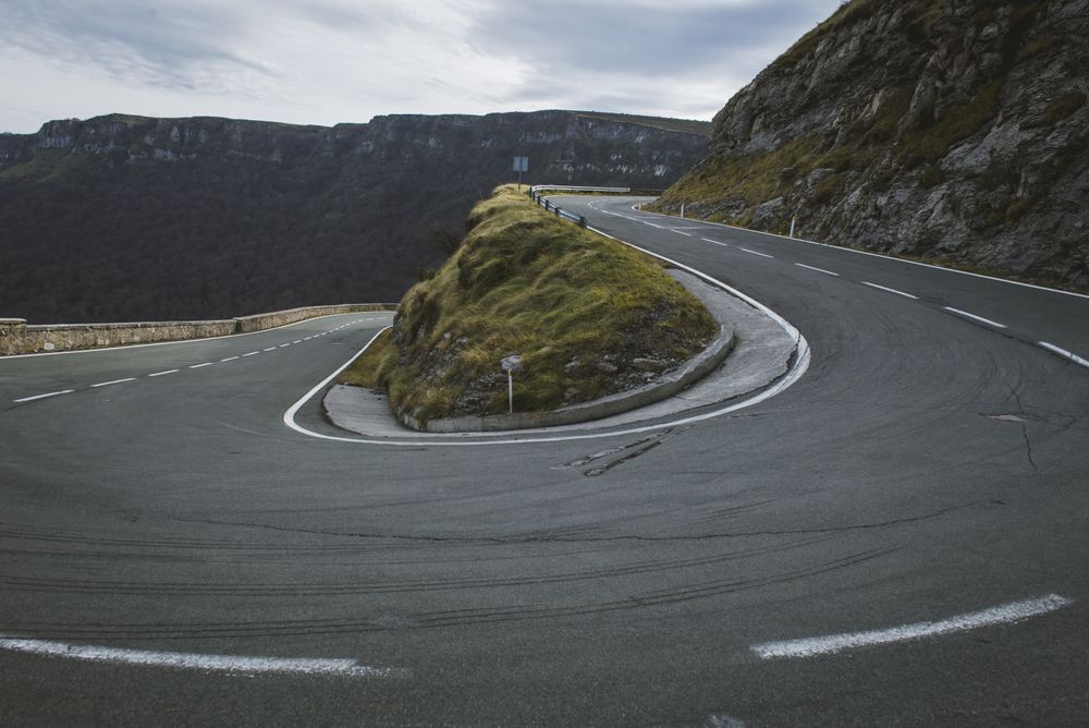 Road leaning between mountains