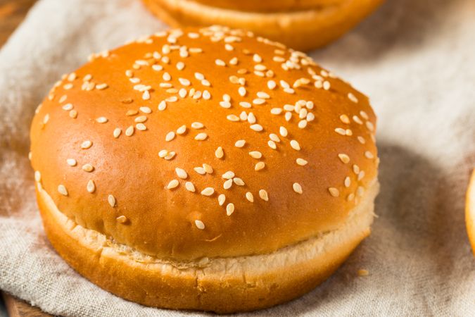Classic Sesame Seed hamburger Bun
