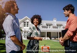 Happy young couple with real estate agent in front a property 5nVz65