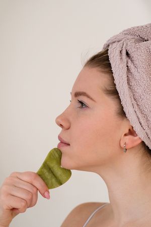 Facial skincare with natural stone