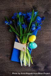 Blue napkin with scilla flowers with decorative eggs 5RVVlJ