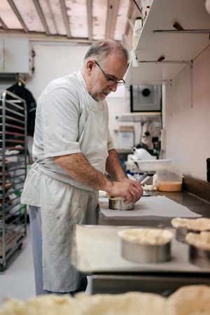 Pastry chef making a cake