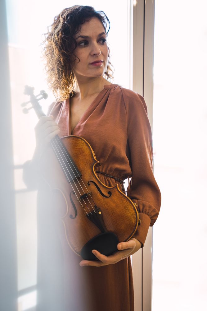 Young smiling woman with violin
