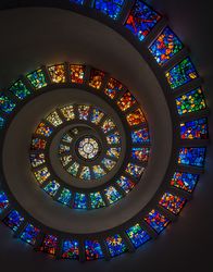 The "Glory Window" inside chapel at Thanks-Giving Square, Dallas, Texas R0Jp84
