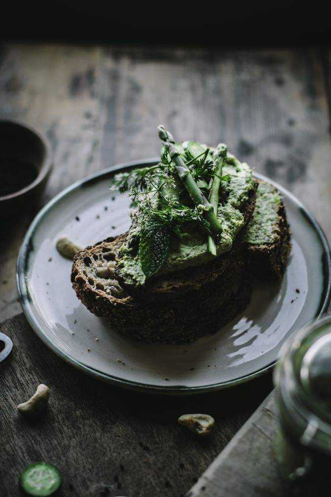 Toasts with cashew pate