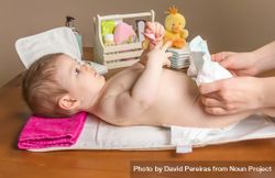 Parent fastening diaper of baby 4ABDmb