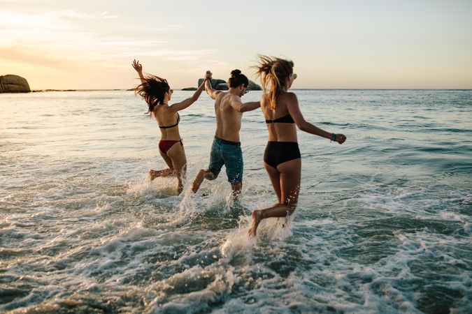 Man with female friends on summer beach vacation
