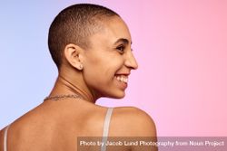 Smiling woman with shaved head 4M9Wq4