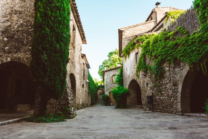 Photograph of a medieval village located in Spain.