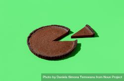 Chocolate pie isolated on a green background 5nX6Zb